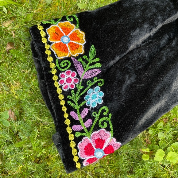 60s 70s Vtg black velvet embroidered boho button front tunic top shirt Size S - Picture 10 of 16